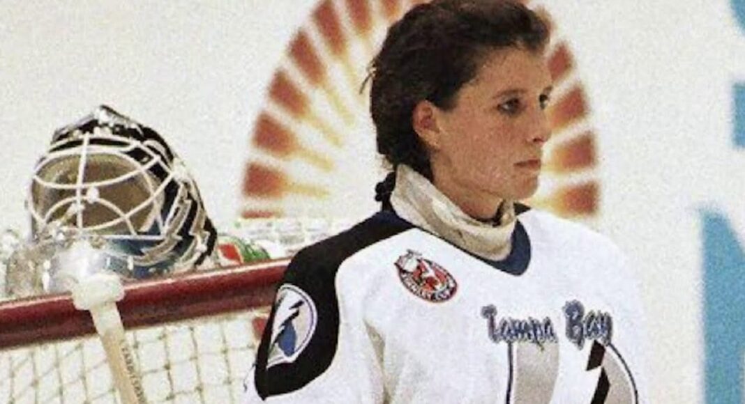 Kobieta, która grała w barwach drużyny NHL