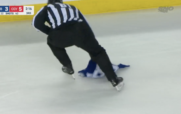 Nocna Zmiana: Fani w NHL sukcesy mają za nic, trener nie wiedział kto grał