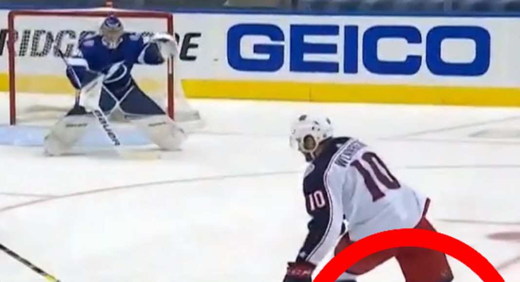 Najlepsze zagrania łyżwą/nogą w NHL. Gole żywcem przeniesione z murawy na lód