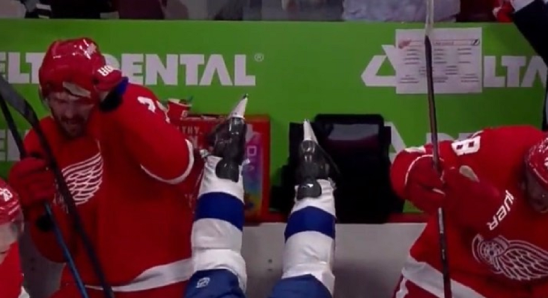 Nocna Zmiana z NHL: Wygrywasz jak stoisz na nogach. Fikołek i koniec sezonu na życzenie
