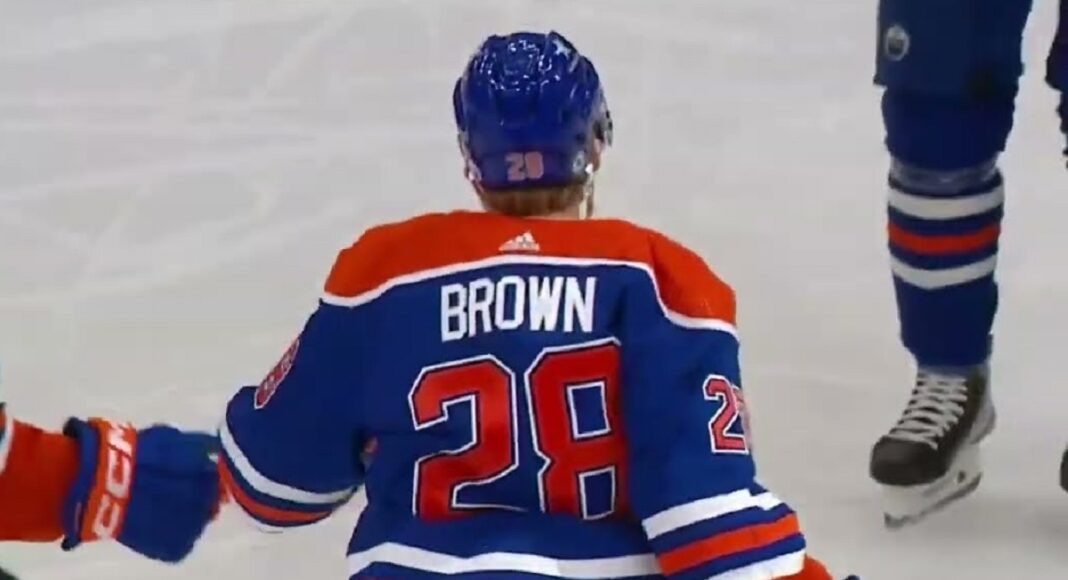 To był sprytny plan na kontrakt w NHL. Teraz jest problem. Oilers chowają napastnika do lodówki