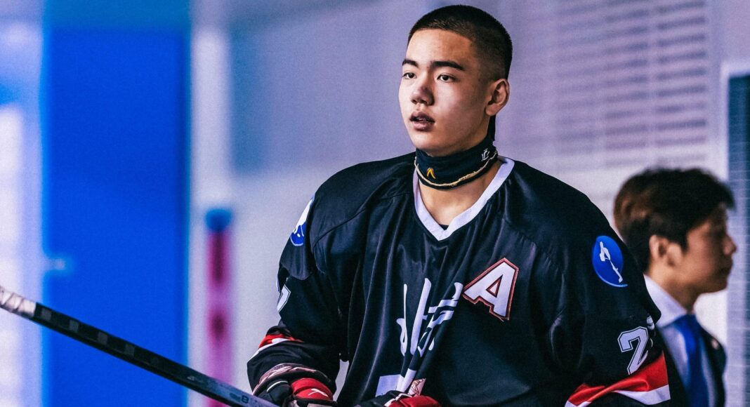 Dwumetrowy chiński hokeista na celowniku klubów NHL. To nie żart!