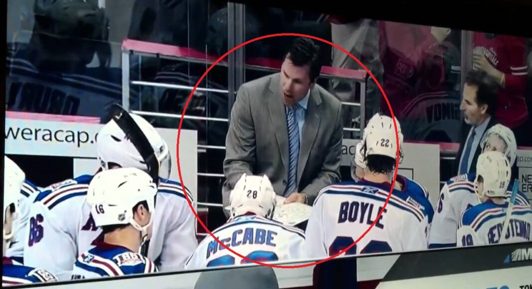 Rekordowe pieniądze dla trenera w NHL. Wielka misja w Nowym Jorku
