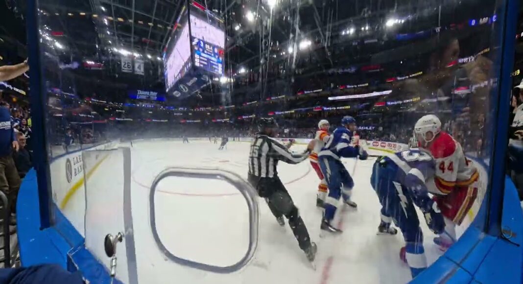 Hokej. Tajemnicze dziury w lodowiskach NHL. Tłumaczymy po co są
