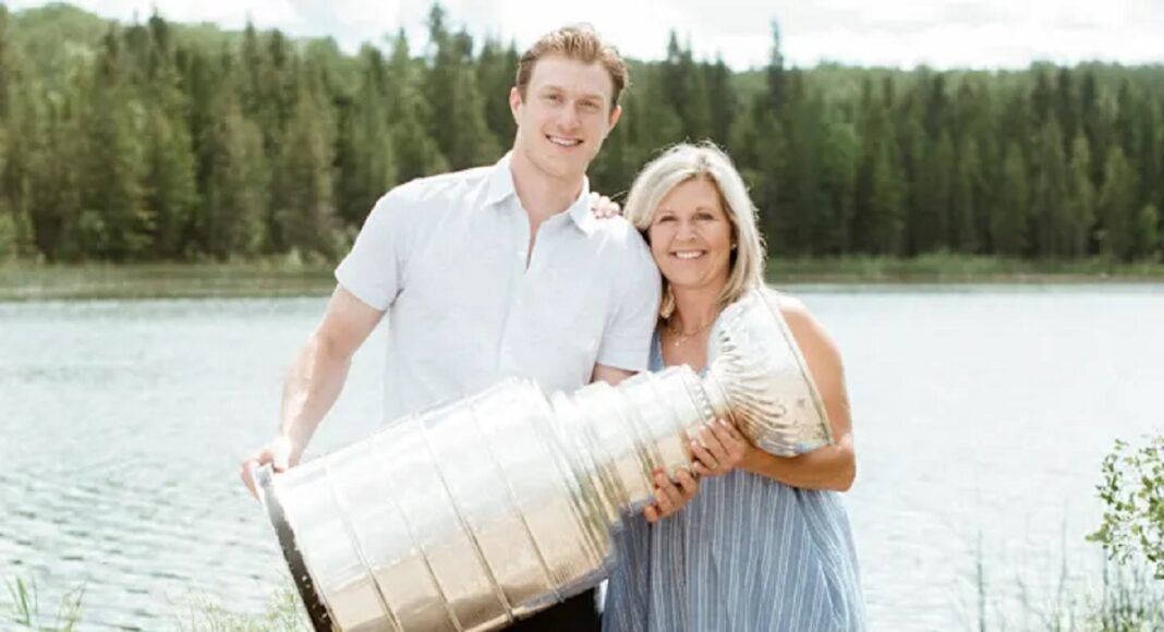 Hokej. Tłumaczenie z NHL. Josh Manson – Mama