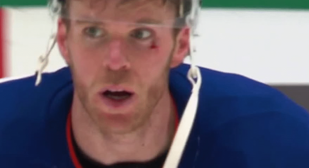 Nocna Zmiana. Noc nerwów w NHL! Bedard prowokował, McDavid się bił. Hokej