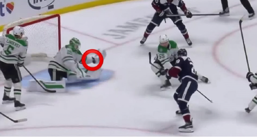 Raport z NHL: Co za obrona! Schował krążek do rękawa. Dosłownie. Hokej