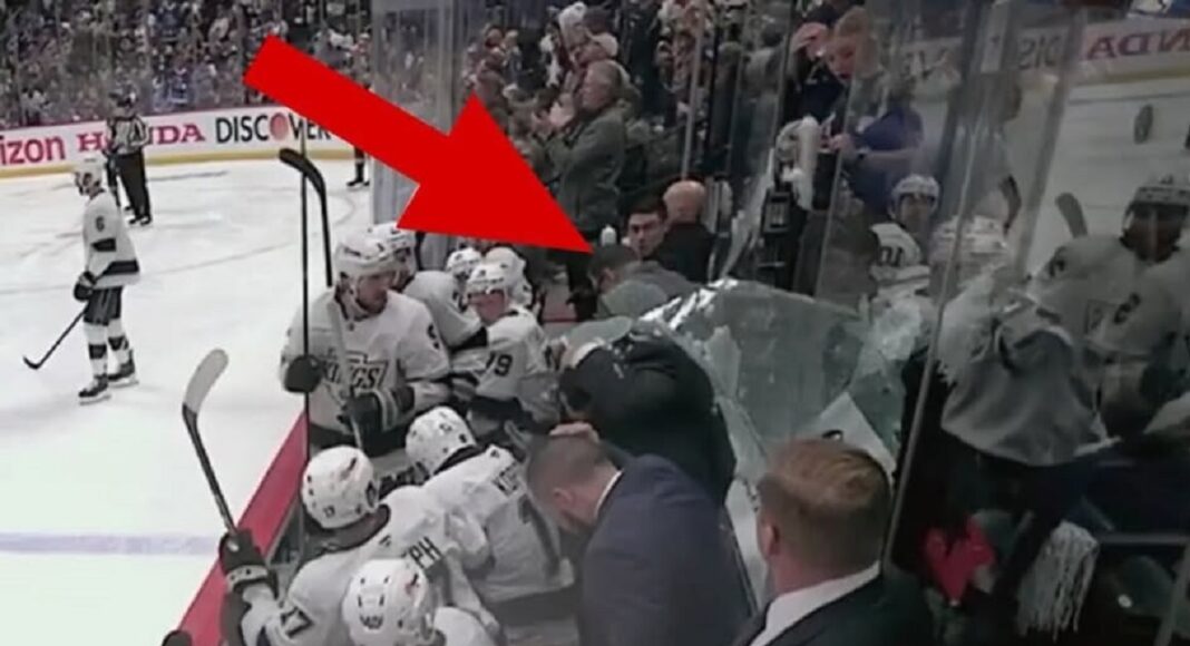 Raport z NHL: Kibice z podniecenia rozbili plekse. Celny backhand z połowy!