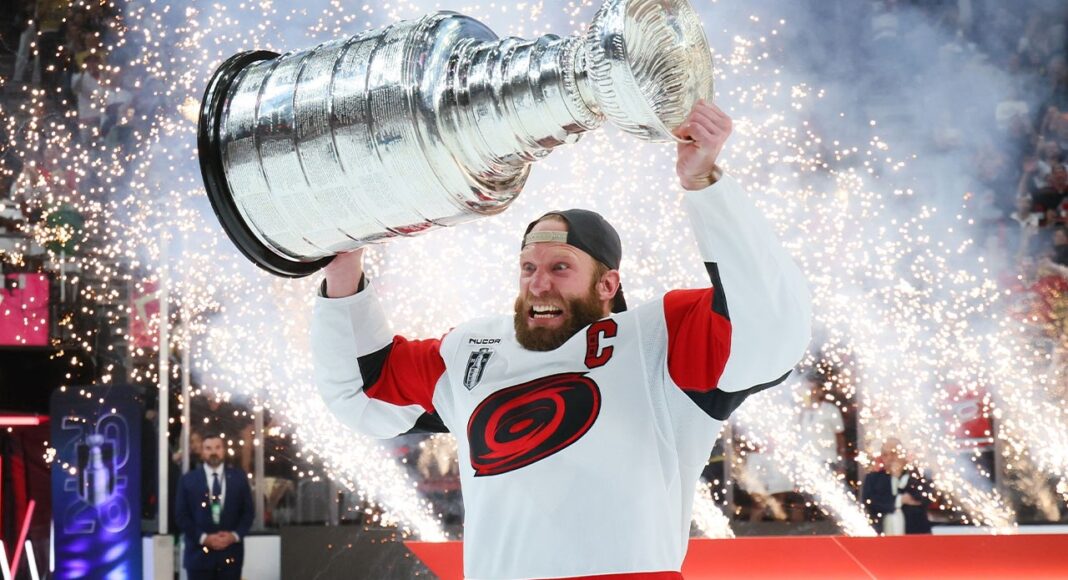 Carolina Hurricanes zdobyli Puchar Stanleya! Sezon zakończony. Co za sceny!