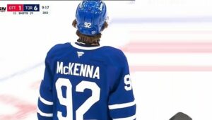 18-latek ma uratować Toronto. Tavares wziął go pod swoje skrzydła