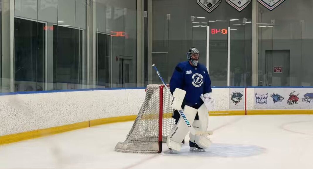 Przejęcie bramkarza tuż przed sezonem NHL! Szybka riposta transferem