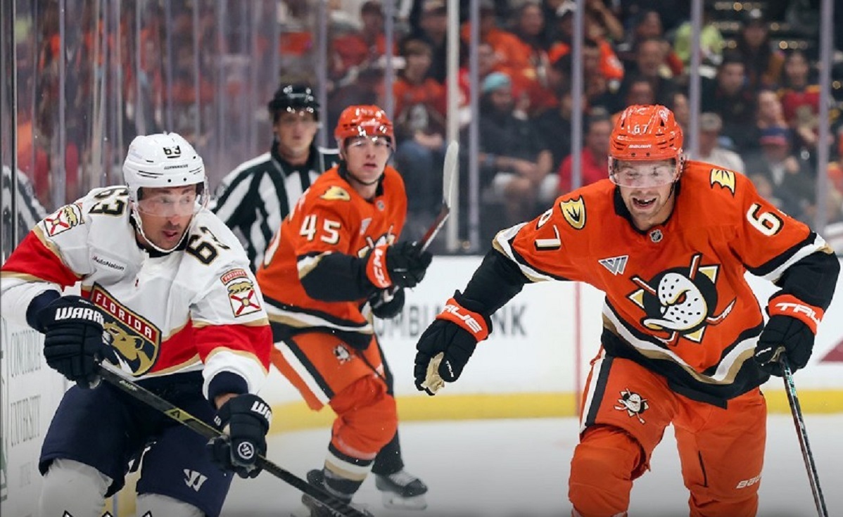 Raport z NHL. Dwa mecze z rzędu z punktem bramkarza, znów polował na gola!