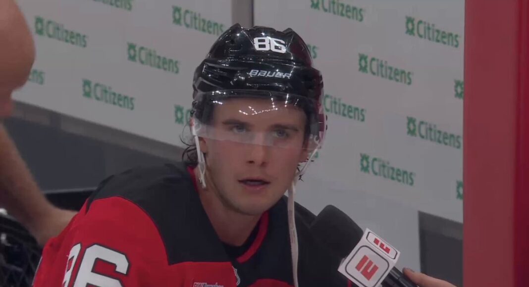Jack Hughes NIE WYTRZYMAŁ żartu reportera. Odwrócił się i odszedł #WIDEO