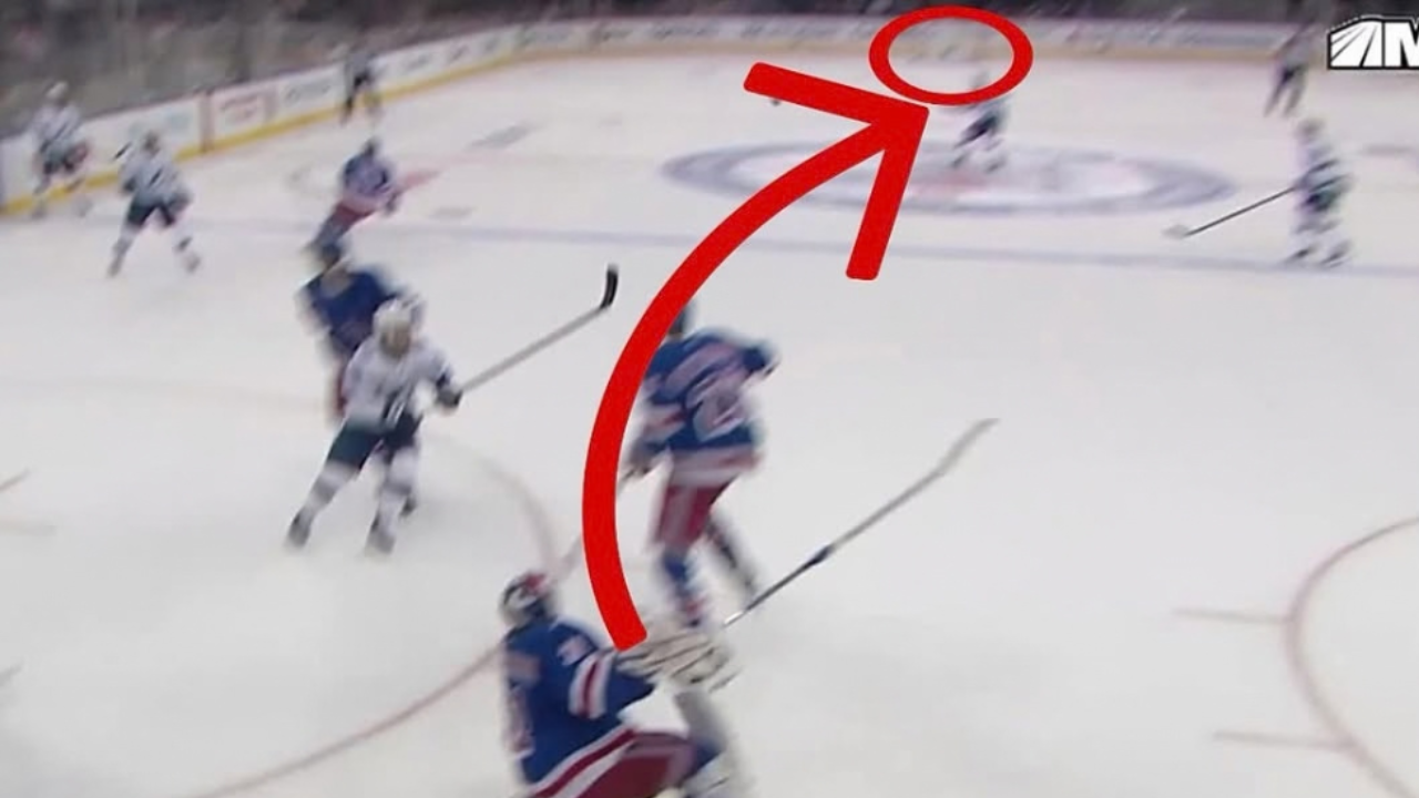 Nocna Zmiana z NHL. Gol bramkarza w trzeciej nocy sezonu! Barkov znowu kuleje
