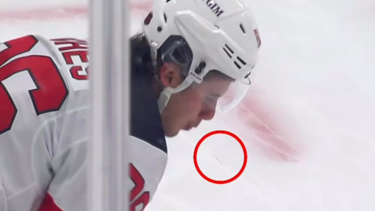 Raport z NHL. Hellebuyck zagrał dla Devils, jego kolega znów stracił ząb